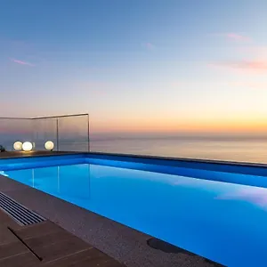 A&m House Ii Luxury Holidays Ferienhaus Arco da Calheta (Madeira)